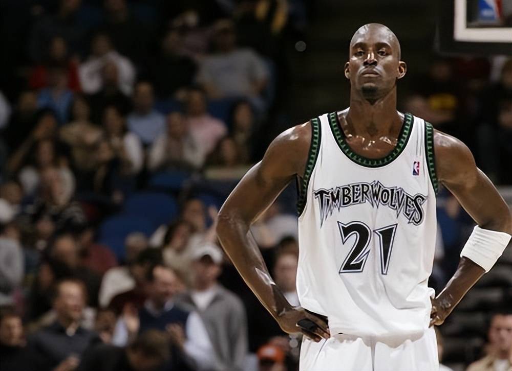 为庆祝美加墨世界杯，与刺客足球鞋融合设计的科8将进行复刻（庆祝美加墨世界杯，融入刺客足球鞋元素的科比8即将复刻）