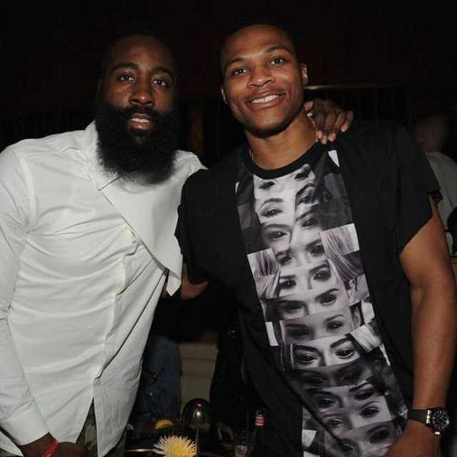 官方：多特与34岁第二门将亚历山大-迈尔续约至2027年（多特官宣：34岁替补门将亚历山大-迈尔续约，合同至2027年）