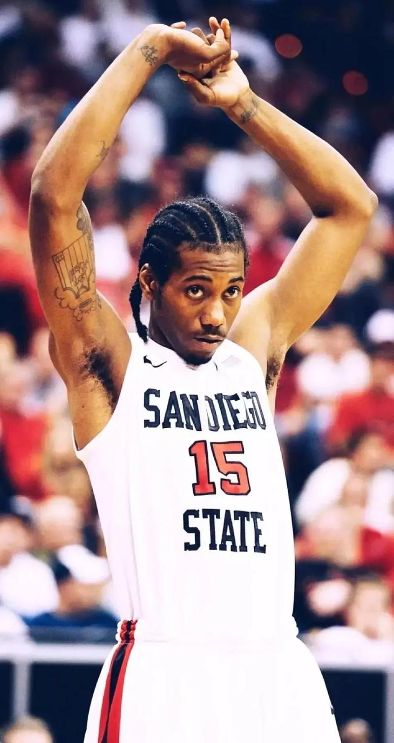 快船胜黄蜂赛后！哈登55分连破4纪录，发言惹人泪目，卢点名表扬（快船击退黄蜂后，哈登55分破四纪录，赛后发言催泪，泰伦-卢点名夸赞）