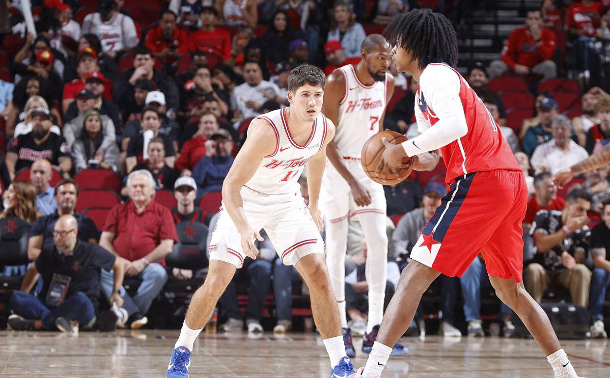 NBA球队换帅动态及影响分析（NBA主帅更迭动向与影响解读）