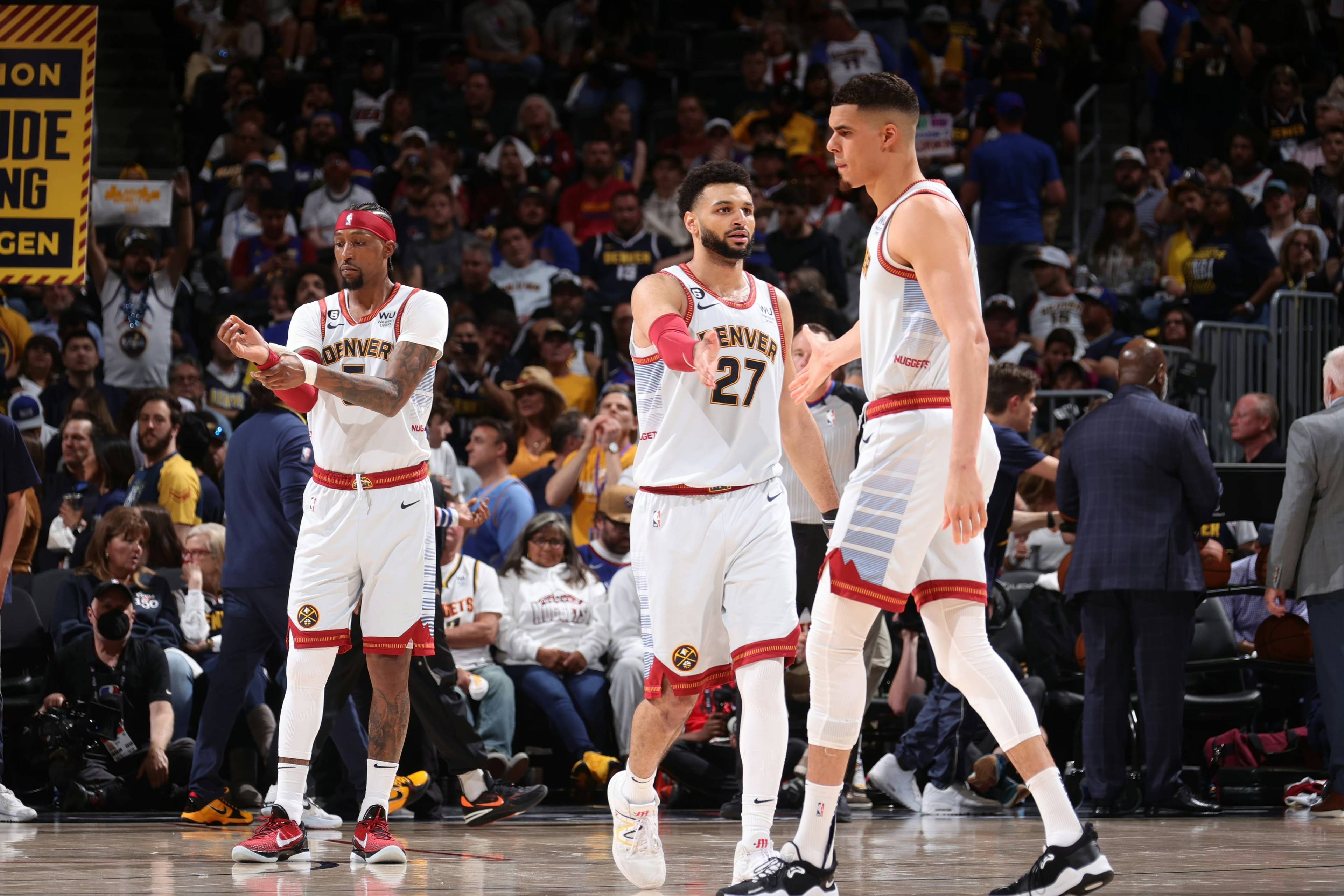 小贾伦半场神勇，高效输出助球队逆袭（小贾伦半场发威，高效火力助球队完成逆转）