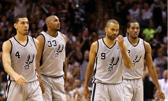 连输埃因霍温、本菲卡，那不勒斯队史首次遭遇欧冠客场连败（客场先后不敌埃因霍温与本菲卡，那不勒斯队史首度在欧冠遭遇连败）