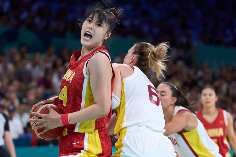 独行侠主场迎战活塞，赛事备受瞩目（活塞客场挑战独行侠，焦点之战引人注目）