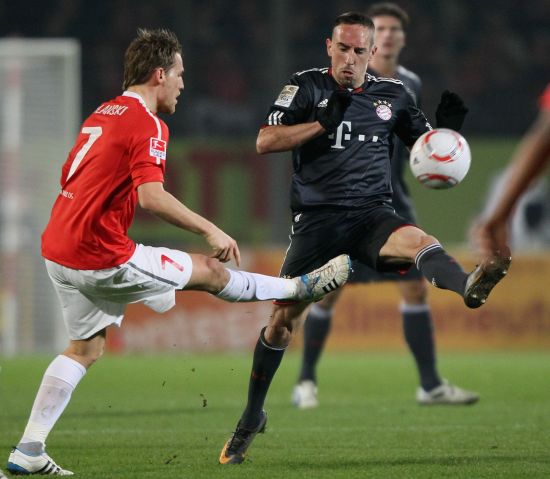 意媒：新队长德赫亚带队迎联赛首胜，佛罗伦萨新帅盼迅速脱困（意媒：队长德赫亚率队拿下联赛首胜，佛罗伦萨新帅渴望尽快止颓）