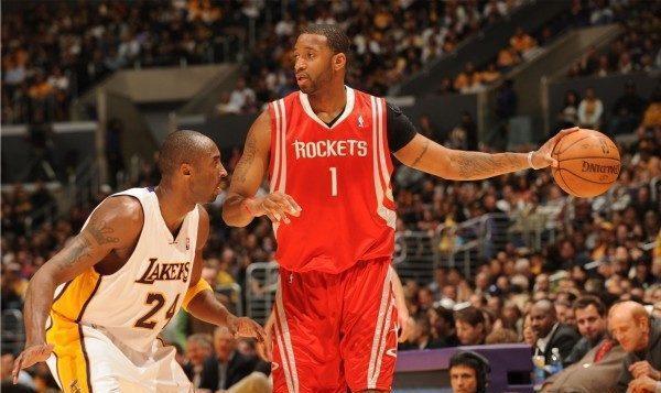 本赛季当艾顿作为最近防守人时，对手命中率下降12.9%（本季艾顿作为最近防守者时，对手命中率被压低12.9%）