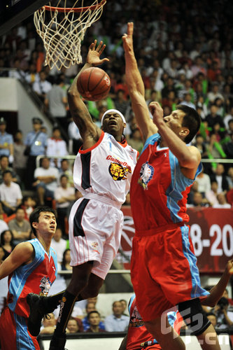 Here we go！罗马诺：拜仁将签下17岁厄瓜多尔中卫奥拉亚（罗马诺爆料：拜仁即将敲定厄瓜多尔17岁中卫奥拉亚）