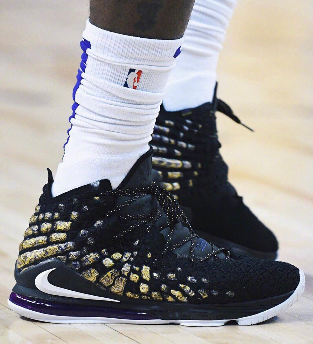 法国足坛最年轻职业球员：尤文马竞关注昂热15岁前锋迪亚洛（法国足坛最年轻职业球员诞生：昂热15岁前锋迪亚洛获尤文、马竞关注）