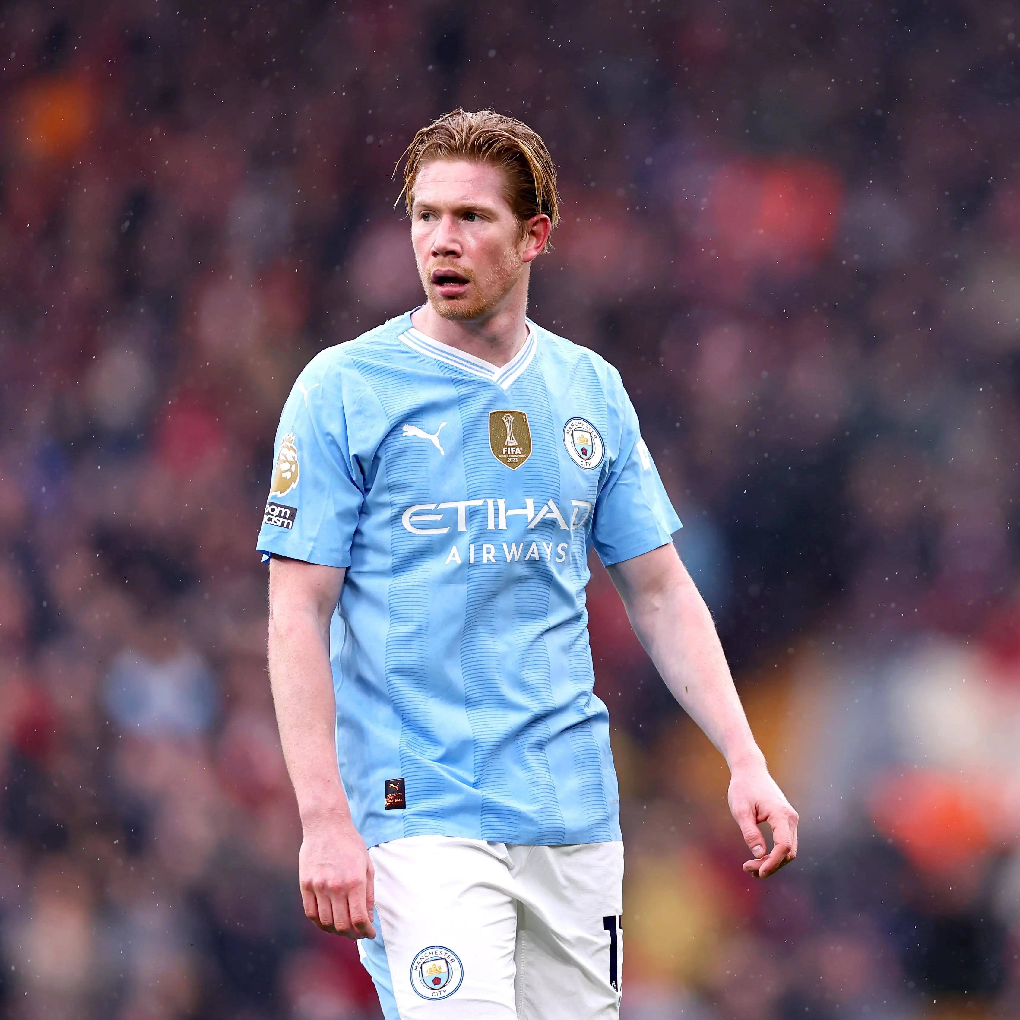 库蒂尼奥为小儿子庆祝生日，一家人身穿他效力过球队的球衣（库蒂尼奥为幼子庆生，全家齐穿其昔日球队球衣）