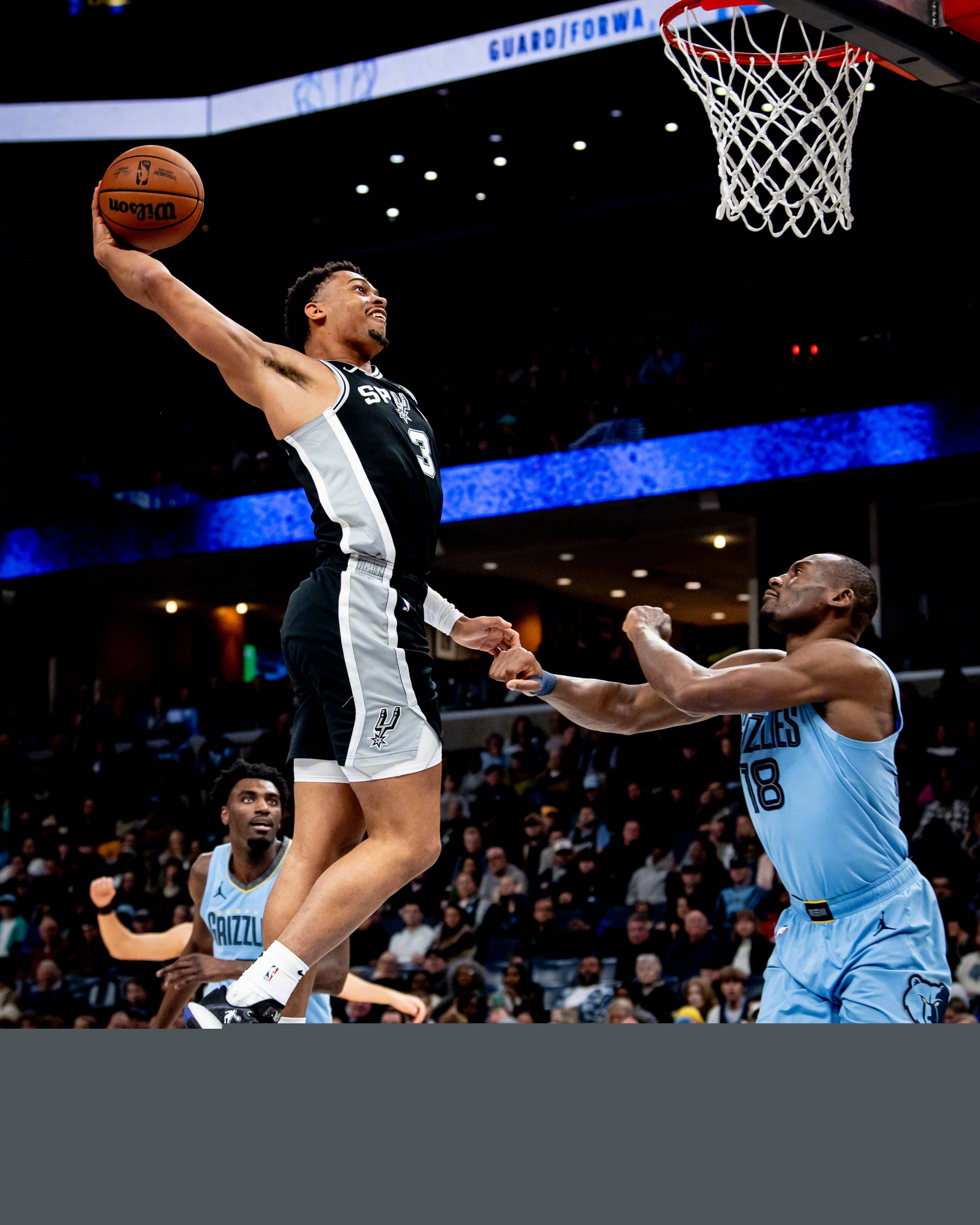 美记：鹈鹕球员和管理层认为威利·格林执教时，不严格约束锡安（美记称：鹈鹕球员与管理层认为威利·格林对锡安管控不严）