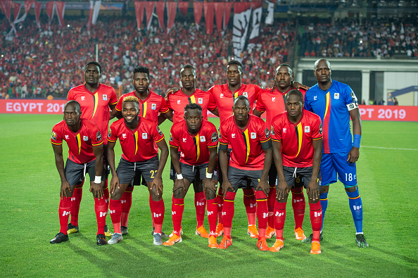 上海海港足球俱乐部举行2025赛季出征仪式（上海海港开启2025赛季征程，出征仪式启幕）