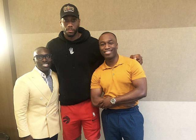 进攻层次性！詹姆斯跳投被马威盖 艾顿二次进攻得分（攻势层次分明！詹姆斯跳投遭马威封盖，艾顿二次进攻得手）