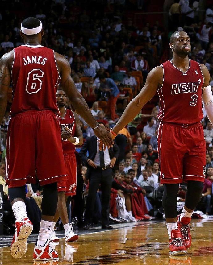 德甲前瞻：斯图加特欲报一箭之仇，拜仁防线需提升专注度（德甲前瞻：斯图加特力拼复仇，拜仁后防需提高注意力）