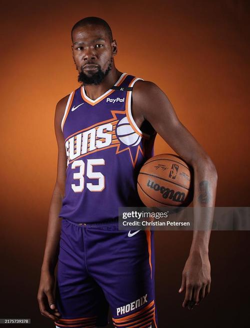 凯尔特人vs活塞前瞻：布朗PK康宁汉姆，活塞冲击四连胜（凯尔特人对阵活塞前瞻：布朗对决康宁汉姆，活塞力争四连胜）