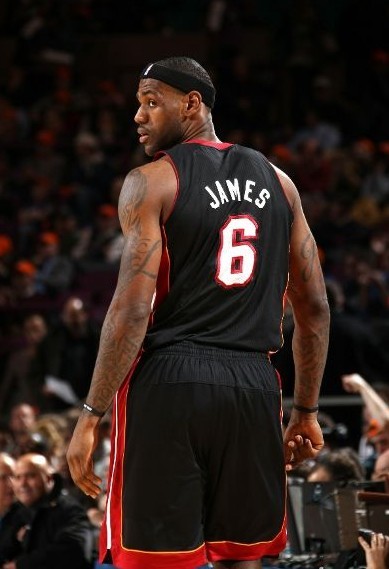 多次命中关键球！辽宁新外援杰伦·布朗得到全队最高16分（关键时刻屡屡建功，辽宁新援杰伦·布朗砍下全队最高16分）