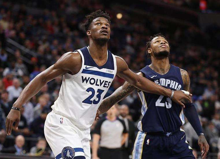 敢放我不是？奥科吉左右底角+45度开弓连中3记三分！火箭11-0反超（还敢放空我？奥科吉左右底角与45度连中三记三分，火箭打出11-0攻势反超）