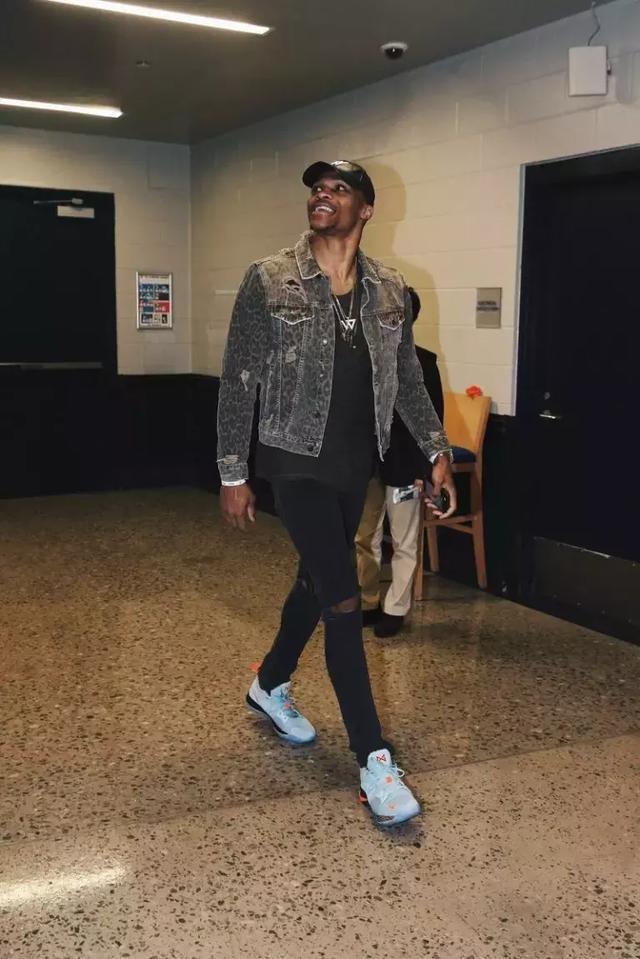 英超前瞻：利物浦久旱逢甘霖颓势暂止，桑德兰状态火热冲前四（英超前瞻：利物浦止颓迎回暖，桑德兰火热状态剑指前四）