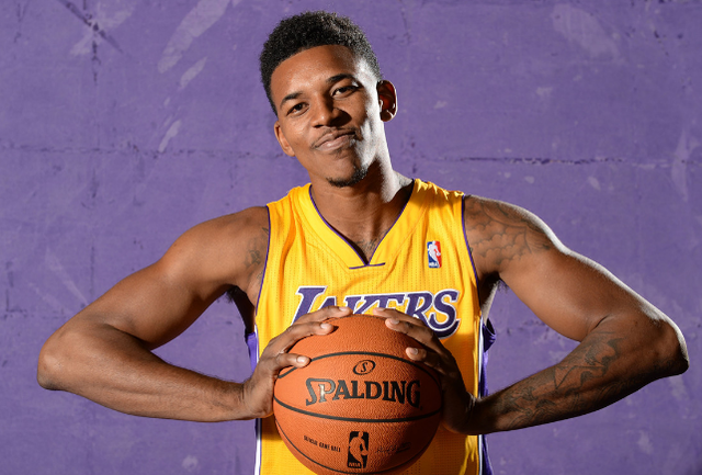 阿努诺比的篮球天赋：突破与技术的完美结合（阿努诺比的球场才华：突破与技巧的无缝衔接）