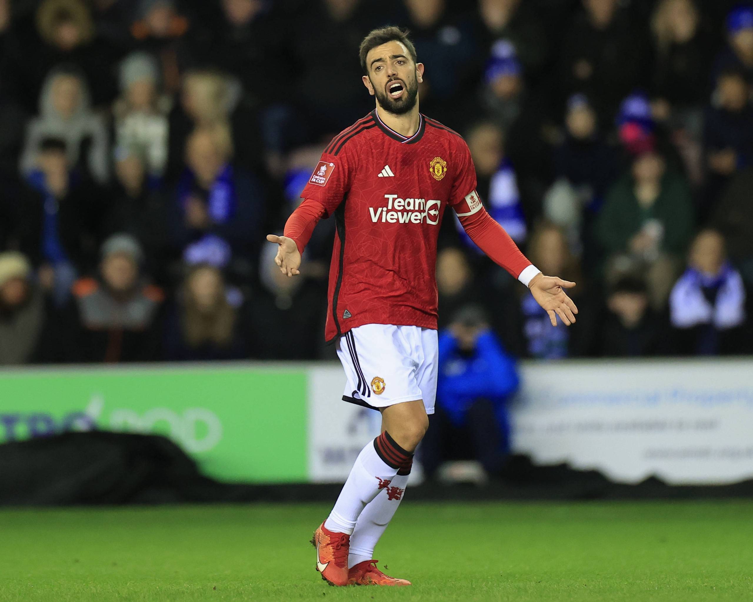 马丁内斯：C罗没有暴力行为，他只是想摆脱防守他的人（马丁内斯称C罗无暴力举动，仅为摆脱防守者）