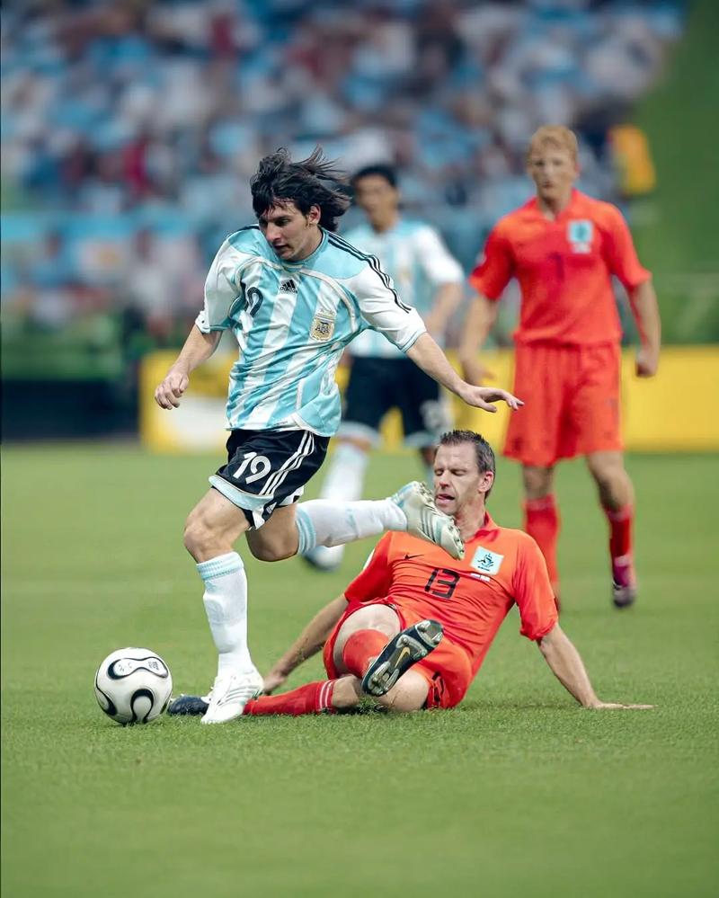 河南省委书记刘宁在郑州会见河南队，并向球队表示热烈祝贺（河南省委书记刘宁在郑州会见河南队，向全队送上热烈祝贺）