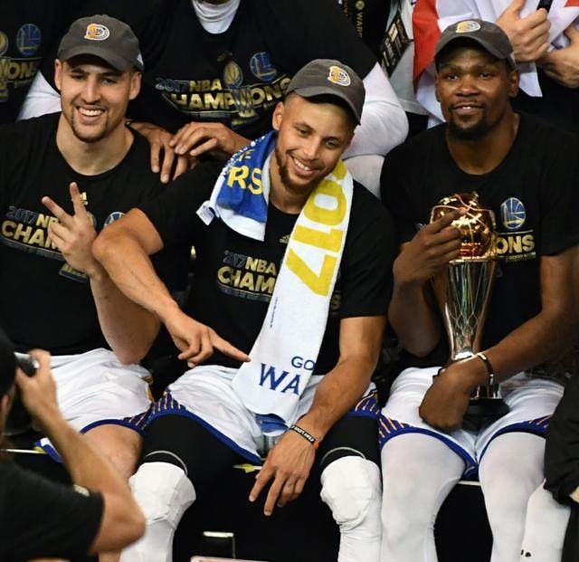 足球报：梅州客家经济困难无法妥善解决，也没总经理主持局面（足球报：梅州客家财务困境未能有效化解，总经理缺位无人主事）