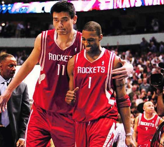 强强较量，巴黎vs拜仁是欧冠联赛阶段首次前两名球队直接交手（欧冠本阶段首次榜首之争：巴黎大战拜仁）