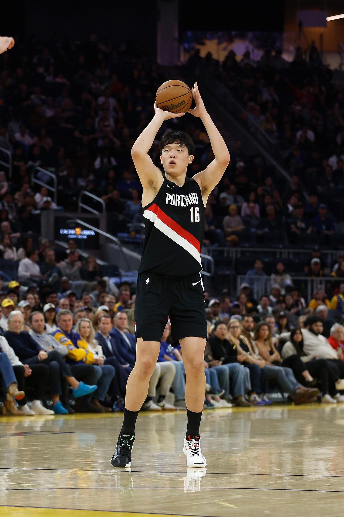 篮球CBA球队比赛精彩瞬间（CBA赛场球队高光瞬间集锦）