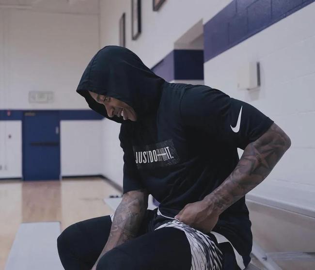 TA跟队：姆巴佩和卡马文加没有参加皇马今天的训练（TA随队记者：姆巴佩与卡马文加缺席皇马今日训练）